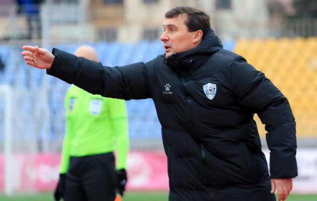 Леонов тренував команду з жовтня