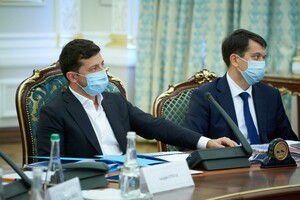 В тройку лидеров доверия среди украинцев вошли Зеленский, Гройсман и Разумков – опрос