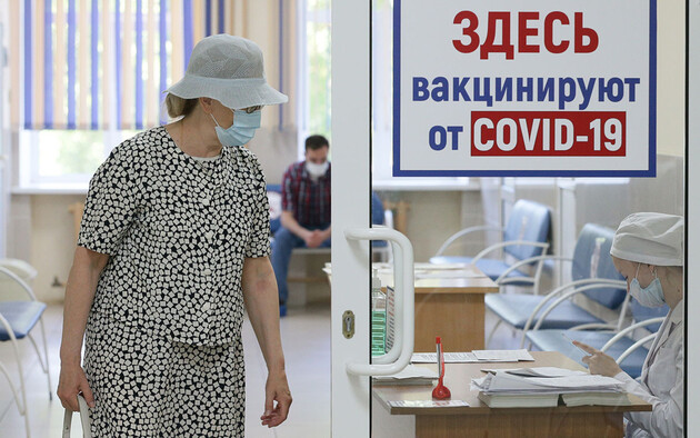 Україна не вийде на безпечний рівень вакцинації від коронавірусу наступного року — прогноз UHC