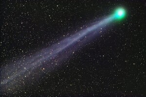 З'ясовано, чому деякі комети світяться зеленим
