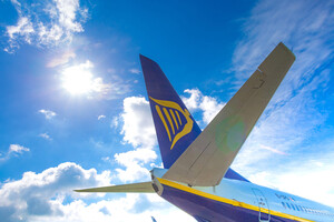 Ryanair скасовує низку авіарейсів з України: перелік