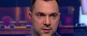 Військовий облік для жінок дасть змогу замінити чоловіків на тилових спеціальностях — Арестович