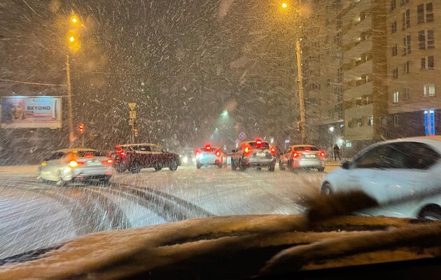 Погода в Україні різко погіршиться: це може призвести до проблем із транспортом і світлом