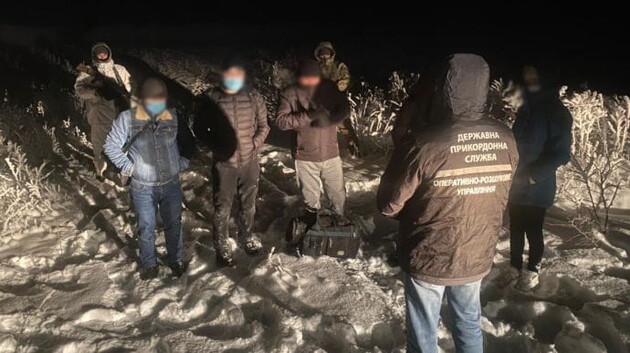 Українські прикордонники затримали групу іноземців на українсько-російському кордоні