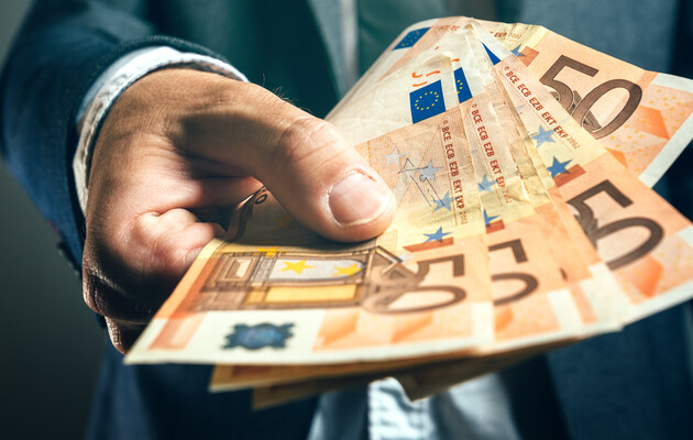 Гривня у 2021 році більш значно подорожчала до евро, ніж до долара  
