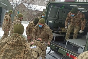 На Донбассе в результате обстрелов боевиков ранен украинский военный
