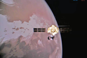 Китайский аппарат передал на Землю новые снимки Марса