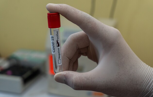 Прошедшие сутки в Украине госпитализировали почти тысячу больных коронавирусом