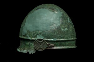 Археологи виявили напис усередині стародавнього шолома