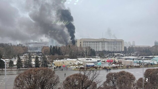 Протесты в Казахстане: В мэрии Алматы начался пожар, активисты штурмуют офисы партий, больницы, участки полиции