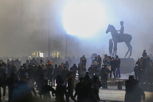 В результате протестов в Алматы за медпомощью обратились около 200 человек
