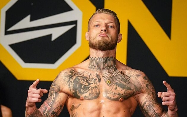 Бійця MMA зняли з поєдинку через татуювання Гітлера