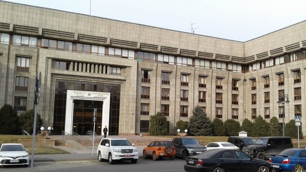 В Казахстане приостановили работу все банки