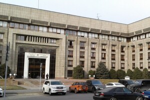У Казахстані призупинили роботу всі банки