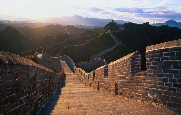 Через землетрус обвалилася частина Великої Китайської стіни