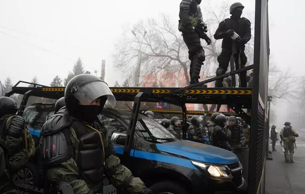 Казахстанская армия самовольно использует голубые каски ООН