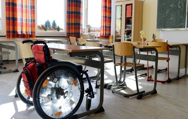 Догляд за інвалідами з дитинства: держава збільшила розміри надбавок