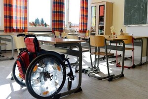Догляд за інвалідами з дитинства: держава збільшила розміри надбавок