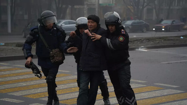 Протести у Казахстані: в Алмати за добу затримали понад півтори тисячі осіб