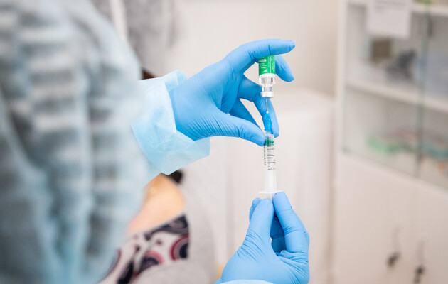 В Угорщині дозволили четверту дозу вакцини від коронавірусу