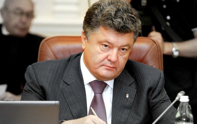 Суд не визначився із датою обрання запобіжного заходу Порошенко попри його повернення в Україну