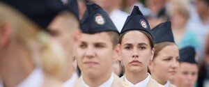 Зеленський підтримав скорочення списку професій, представниці яких повинні стати на військовий облік 