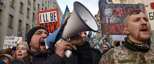 Сторонники Порошенко прошли шествием от Печерского суда до Офиса Президента (фото)