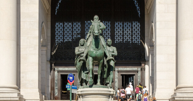 Исторический музей в Нью-Йорке убрал памятник Теодору Рузвельту из-за признаков расизма - видео