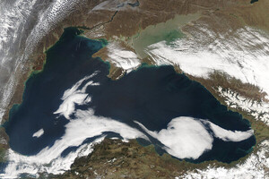 В Черном море горит российский танкер с мазутом на борту