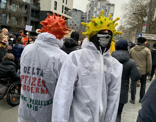 В Брюсселе полиция разогнала протесты антивакцинаторов