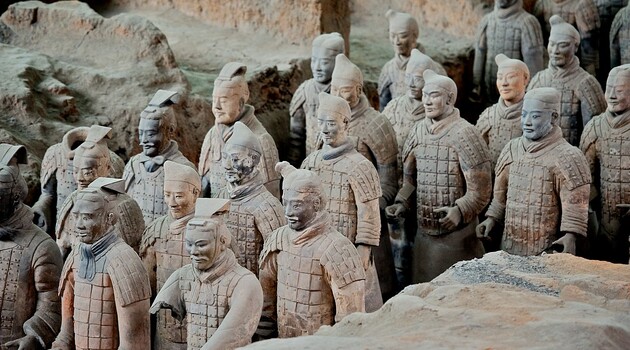 Археологи обнаружили в Китае 20 скульптур воинов, изготовленных до нашей эры