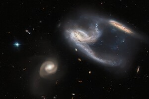 «Хаббл» зробив знімок галактик, що нагадують космічний корабель із «Зоряного шляху»