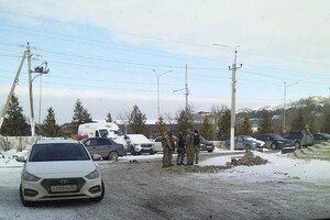В окупованому Криму силовики провдять обшуки в кримськотатарському комплексі «Алем»