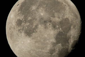 Неконтролируемый фрагмент ракеты SpaceX летит к Луне и может врезаться в нее