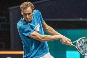 Российский теннисист оскорбил арбитра прямо во время матча Australian Open