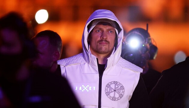 Усик зіграє у футбол у Туреччині