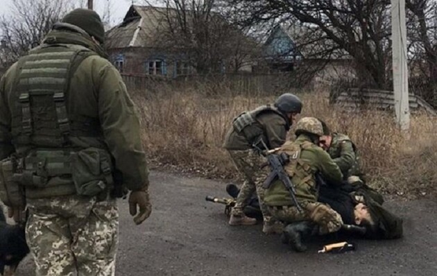 Оккупанты во время обстрела ранили жителя Светлодарска