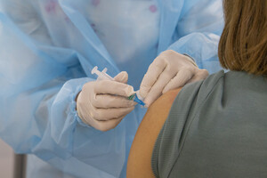 В Австрии официально ввели обязательную вакцинацию от COVID-19