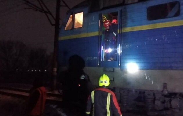 На Рівненщині вантажівка протаранила пасажирський поїзд, є постраждалі