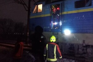 На Рівненщині вантажівка протаранила пасажирський поїзд, є постраждалі