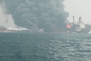 У берегов Нигерии взорвалось гигансткое судно с нефтью – видео