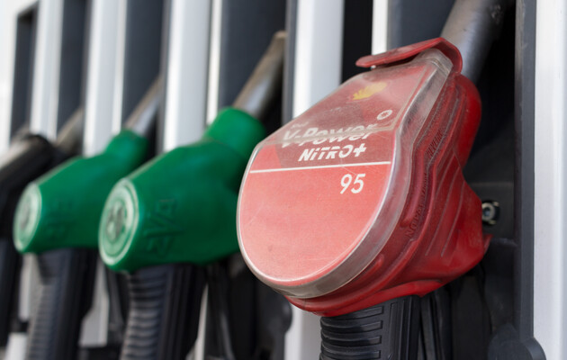 Предельную цену бензина и дизеля в Украине подняли на 1,5 грн/литр