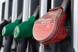 Предельную цену бензина и дизеля в Украине подняли на 1,5 грн/литр