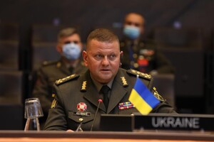 Данилов та Залужний прокоментували звільнення Криму та Донбасу військовим шляхом