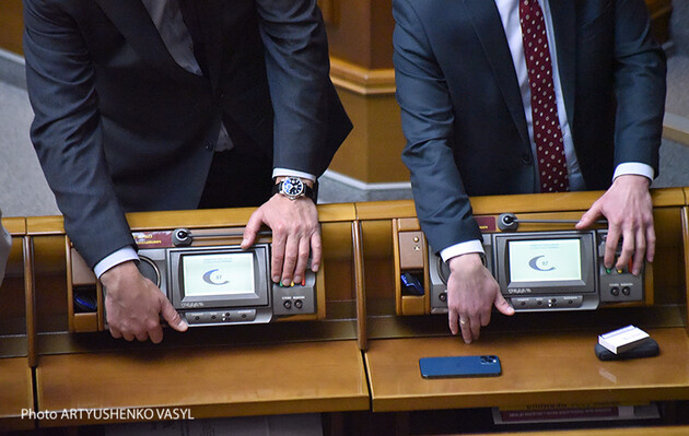 Суд два года не может наказать за кнопкодавство народного депутата из «Довіри»