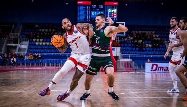 "Прометей" победил в Запорожье