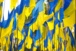 Посольство відреагувало на наругу над українським прапором у парламенті Словаччини 