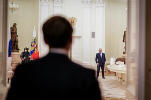 Що Макрон привіз Україні від Путіна
