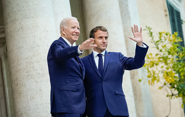 Байден пообщался с Макроном после визита французского президента в Россию и Украину