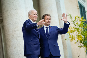 Байден пообщался с Макроном после визита французского президента в Россию и Украину